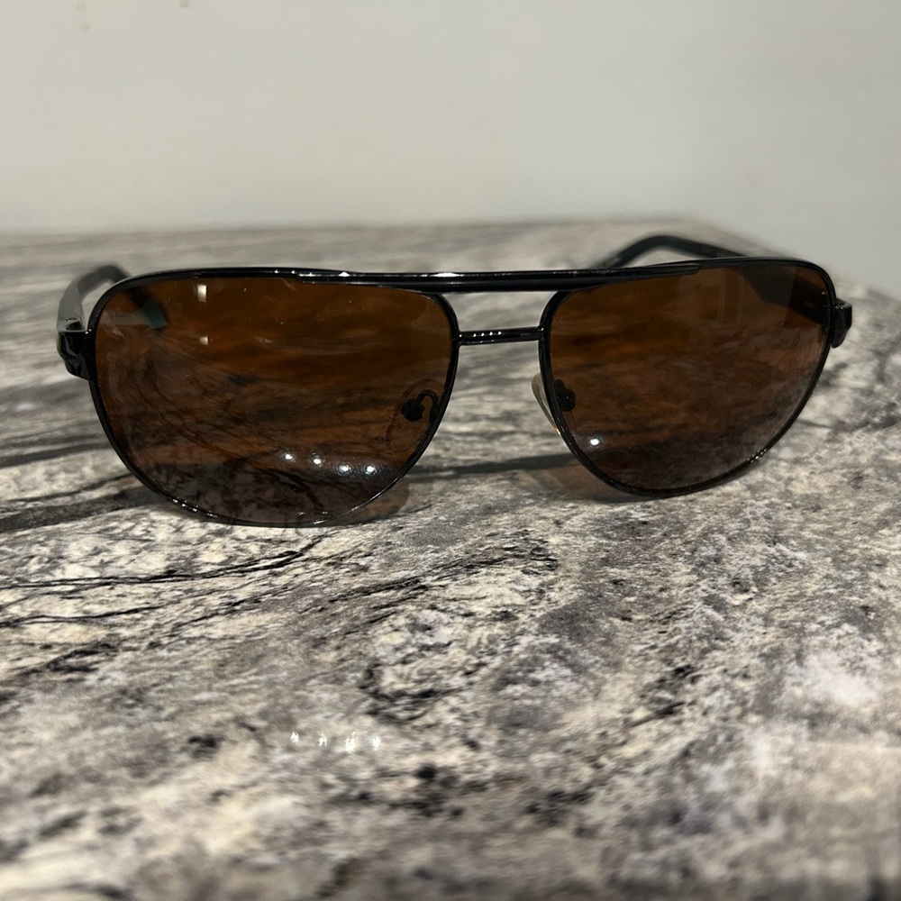 Chic Black Frame Sunglasses with Brown Lenses